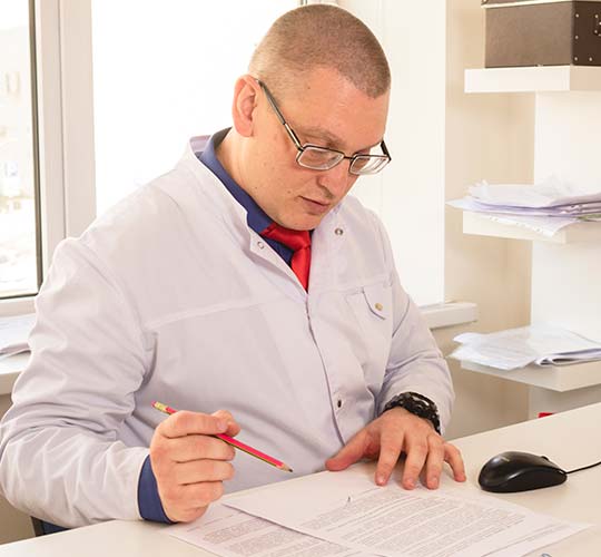 доктор перечисляет противопоказания после кодирования алкоголизма гипнозом